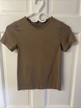 SKIMS stretch t shirt women’s size medium